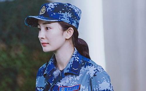 明星网红穿jk,明星网红演绎时尚JK风穿搭魅力