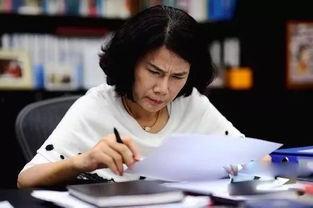 热门吃瓜董小姐,吃瓜界的风云人物，揭秘娱乐圈幕后真相