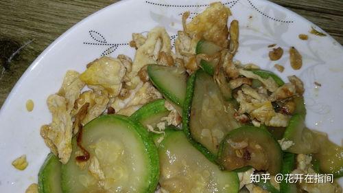 茭瓜里面是黑的可以吃吗,茭瓜内部黑色可食用揭秘